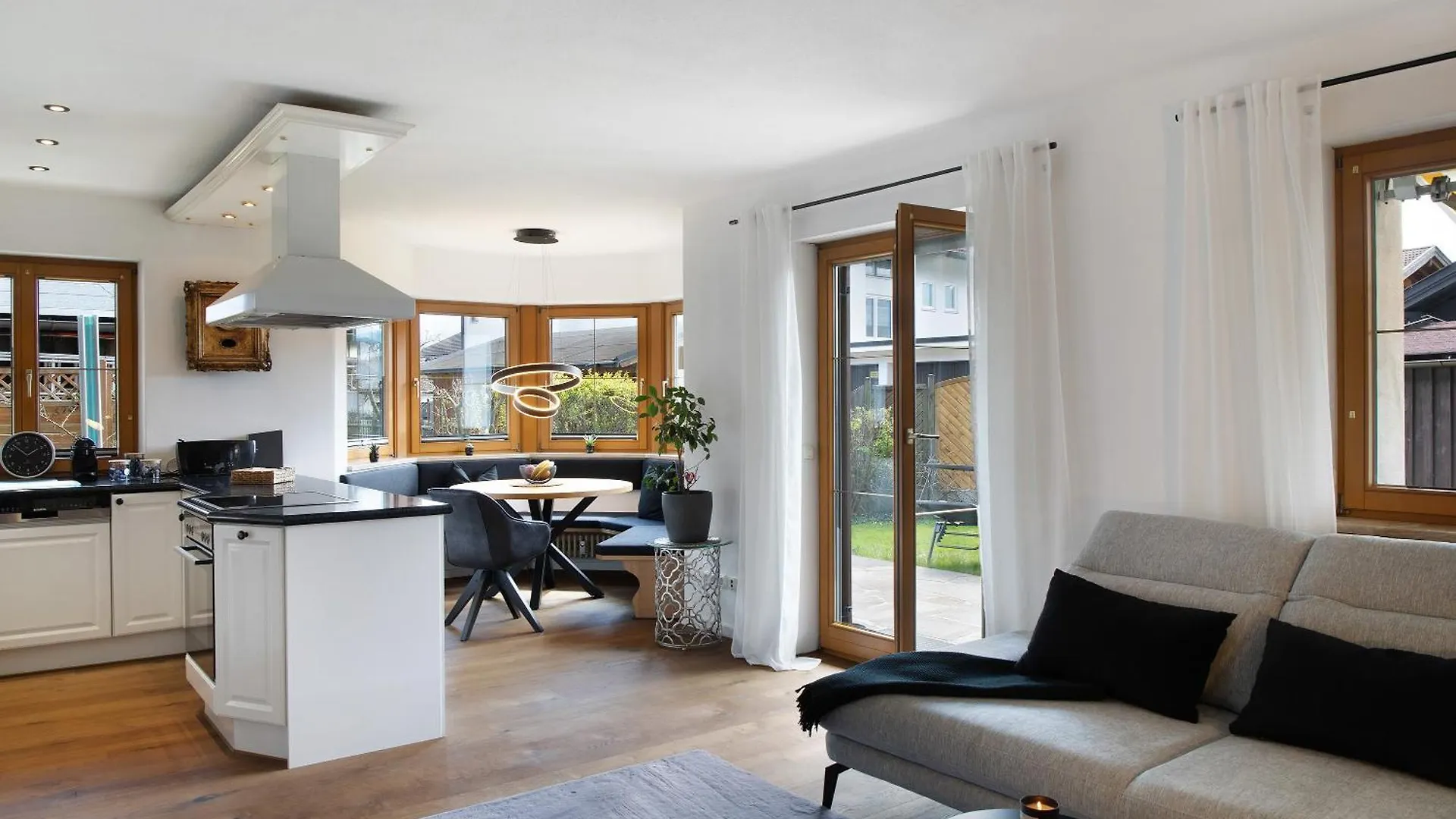 Alpblick Apartment - Dreitorspitze Garmisch-Partenkirchen 0*,  Almanya